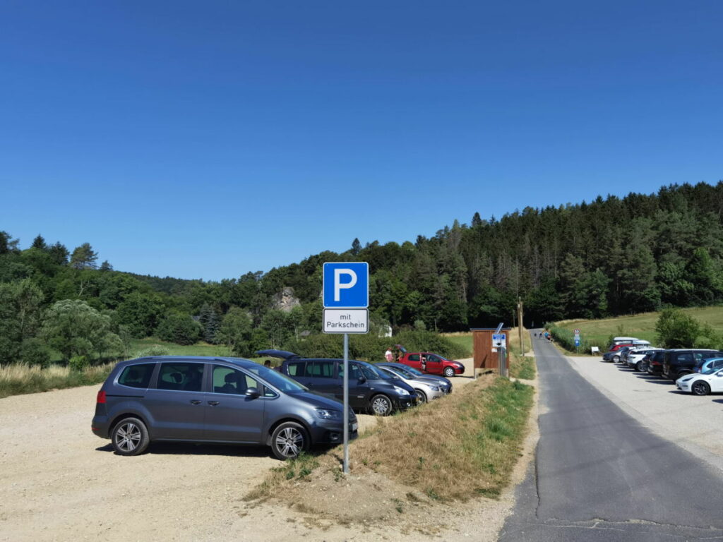 So findest du den offiziellen Dreimühlen Wasserfall Parkplatz - direkt bei der Nohner Mühle