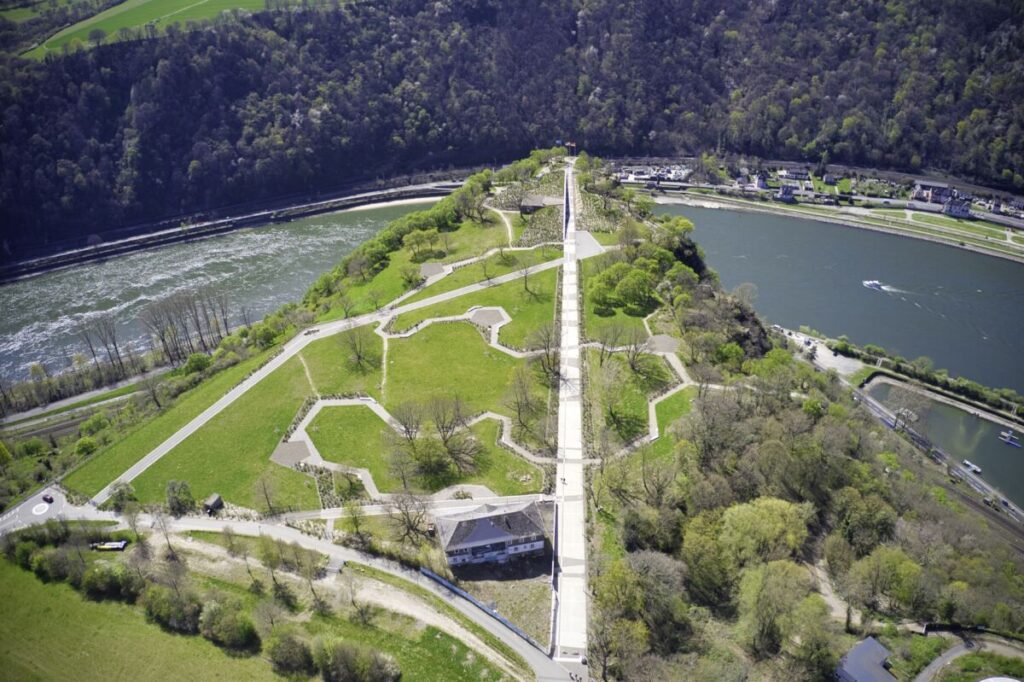 Die Loreley ist eines der Natur Reiseziele Deutschland