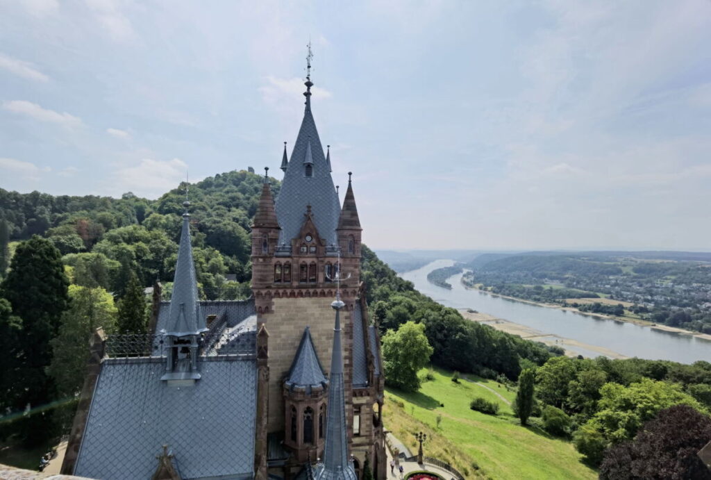Reiseziele Deutschland am Rhein - Schloss Drachenburg auf dem Drachenfelsen