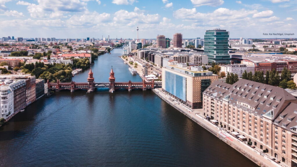 Außergewöhnliche Reiseziele Deutschland - die Oberbaumbrücke in Berlin, Foto: Kai Nachtigal, Unsplash